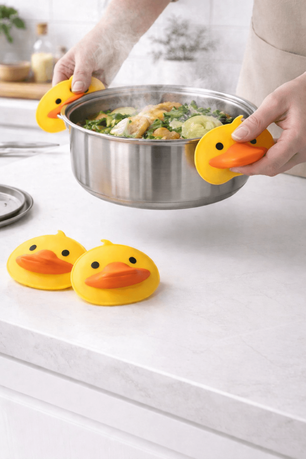 BRINDS Duck Shape Silicone Hot Pot Holder (2 pack) - Non Slip Heat-Resistant Clip for Lifting Hot Pots, Bowls, Plates, Oven Trays & Kitchen Use